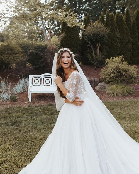 DARIAN KAIA ACKERMAN on Instagram: “A full love story, in one carousel. @carlinbates98 @evanpstewart16 @laylaraestewart — Met you two on your wedding day, flew back to TN to…” Ballgown Wedding Dress With Sleeves, Carlin Stewart, Evan Stewart, Carlin Bates, Duggar Girls, Duggar Wedding, Bates Family, Wedding Hairstyles With Veil, When I Get Married