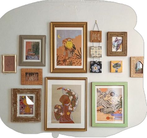 Framed Wall Collage Aesthetic, Gallery Wall College Apartment, Vintage Art Gallery Wall Living Room, Eclectic Gallery Wall Ideas Bedroom, Gallery Wall Aesthetic Bedroom, Mid Century Apartment Bedroom, Artsy Eclectic Decor, Bohemian Vintage Decor, Dorm Room Gallery Wall