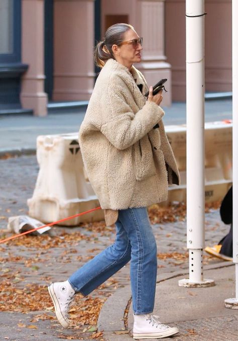 Jenna Lyons - Out in Soho in New York 11/15/2021 Jenna Lyons Style, Jenna Lyons, Outfits With Converse, Clothes Outfits, Style Clothes, Style Crush, Latest Outfits, Winter Looks, Fall Winter Outfits