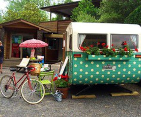 polka dots Caravan Exterior Ideas, Caravan Exterior, Trailer Glamping, Kombi Trailer, Glamping Trailer, Caravan Vintage, Vintage Camper Remodel, Caravan Renovation, Retro Caravan