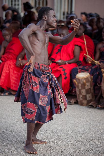 Ashanti Tribe, Africa Tribes, Ashanti People, Cultural Dance, African Life, African Dance, African Royalty, Colorful Umbrellas, Colourful Life