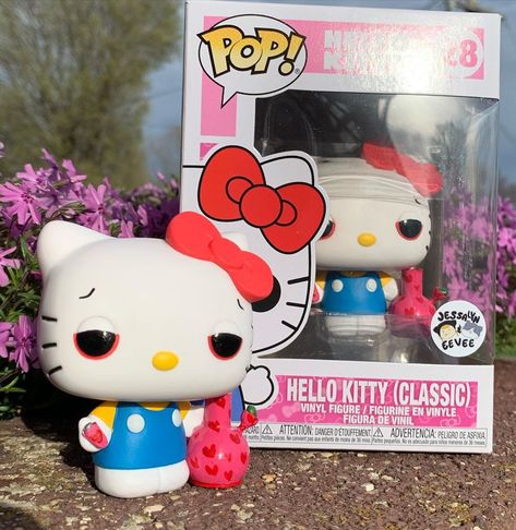 Jessalyn And Eevee on Instagram: “❤️SOLD OUT❤️ Stoner hello kitty custom funko pops with a cute pink heart bong and lighter. Only 3 premade and are available on my Etsy…” Hello Kitty Pop, Muzică Rock, Images Hello Kitty, Girl Cave, Funko Pop Dolls, Custom Funko, Funko Pop Toys, Hello Kitty Aesthetic, Pop Dolls