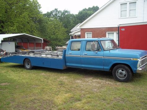 Dentside '75 Crew Cab Ramp Truck - wow that is long. Ramp Truck Car Hauler, Flatbed Truck Beds, Ford Crew Cab, Truck Ramps, Truck Flatbeds, Car Hauler, Old Ford Trucks, Antique Trucks, Car Carrier