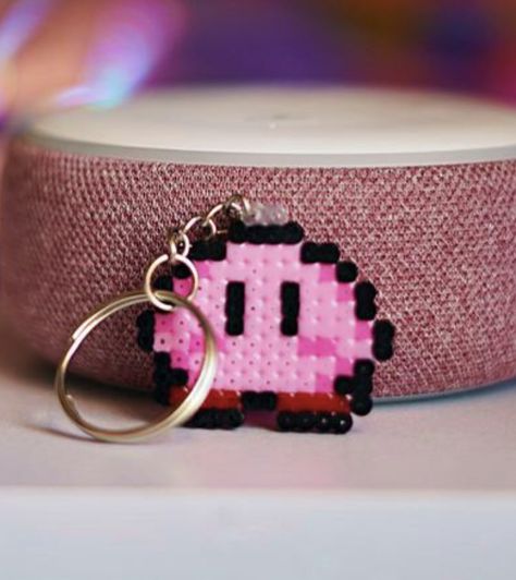 Mini Fuse Beads Ideas, Hama Bead Keychain, Hamma Beads Ideas Aesthetic, Perler Bead Light Switch Frames, Pixel Art Keychain, Matching Perler Beads Ideas, Kirby Perler Bead Patterns, Perler Bead Keychain Ideas, Mini Perler Beads Ideas