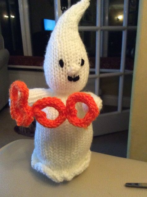 Ghost knitting project by Pam S Knitted Halloween Ghosts, Ghost Knitting Pattern, Knitted Ghost Free Pattern, Halloween Knit, Halloween Knitting Patterns, Halloween Knitting, Knitted Dolls Free, Knitting Things, Animals Toys