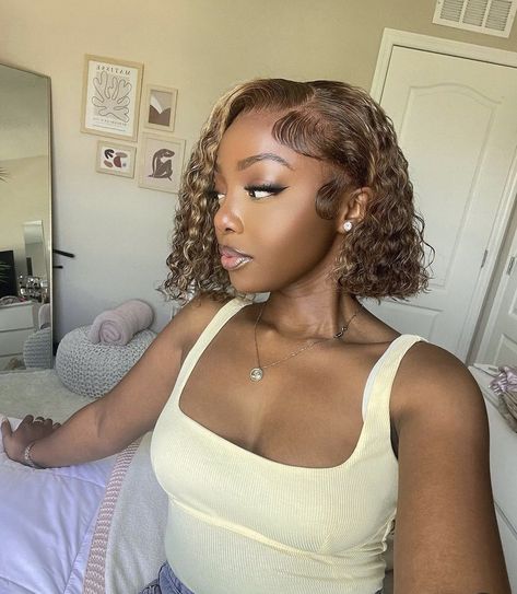 @tori_bb Bob Wigs For Black Women, Short Curly Bob Hairstyles, Isee Hair, Hair Lace Front Wigs, Natural Hair Wigs, Wavy Bob Hairstyles, How To Curl Short Hair, Curly Bob Wigs, Closure Wigs