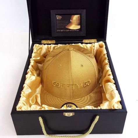 New era box Hat Packaging, Shirt Packaging, Clothing Packaging, World Class, Nike Air Jordan, Boy Fashion, Bump, New Era, Air Jordan