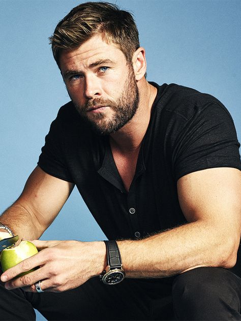 Fitness Before After, Cool Jackets For Men, Snowwhite And The Huntsman, Celebrity Style Dresses, Chris Hemsworth Thor, Celebrity Style Inspiration, Australian Actors, Le Male, Men In Black