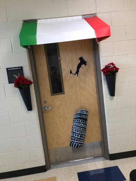 Italy Classroom Theme, Italy Display Classroom, Italy Theme Decorations, Italy Door Decorating Classroom, Italian Classroom Decorations, Italy Classroom Decoration, Italy Decorations Party, Italy Party Theme, Country Hallway