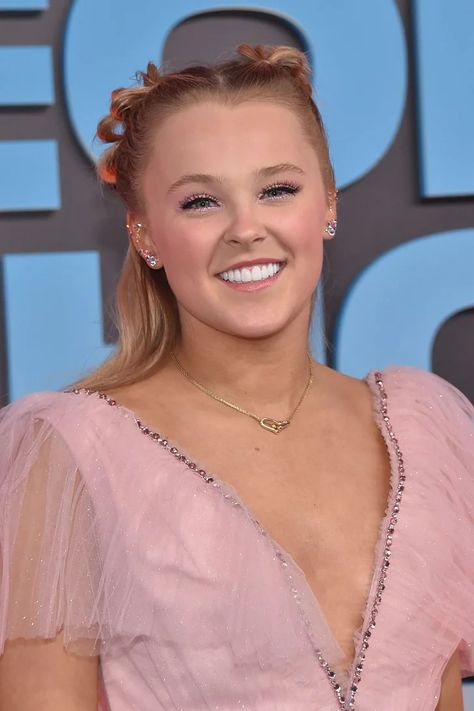 Jojo Siwa's Bubble Braids at 2021 People's Choice Awards Dance Moms Headshots, Bubble Braid Hairstyle, Jojo Siwa Hair, Awards Dress, Jo Jo Siwa, Jojo Siwa Outfits, Jenny Packham Dresses, Bubble Braid, Hairstyles Tutorial