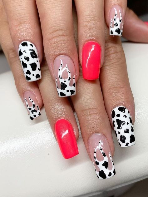 Cow Print Flame Nails, Western Nails Acrylic Cow Print, Sunflower Cow Print Nails, Sunflower And Cow Print Nails, Classy Nails Short Summer, Winter Classy Nails, Red Cow Print Nails, Cow Nails Designs, Classy Nails Short Winter