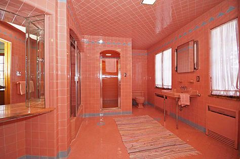 This 1950 "time capsule" house in Grosse Pointe Park, Michigan, features SEVEN original vintage pastel bathrooms -- and much more. 60s Bathroom, Open Concept Bathroom, Time Capsule House, Pink Bathroom Tiles, Pastel Bathroom, Vintage Pink Bathroom, Capsule House, Pink Tile, Bathroom Blue