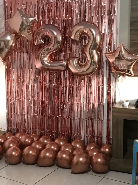 21st Birthday Rose Gold Theme, Aniversario Rose Gold, Rose Gold And Silver Party Decorations, Rose Gold Decorations Birthday, Rose Gold Decorations Party, Rose Gold Birthday Theme, Rose Gold Birthday Decor, Rose Gold Theme Party, Silver And Gold Birthday