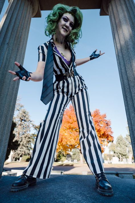 Beetlejuice genderbend cosplay by cici.whitney Beetlejuice Genderbend, Beetlejuice Female Costume, Beetlejuice Cosplay Female, Beetlejuice Costume Female, Female Beetlejuice Costume, Female Beetlejuice, Beetlejuice Outfits, Beetlejuice Cosplay, Genderbend Cosplay