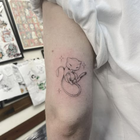 Cute Small Pokemon Tattoo, Pokemon Tattoo Design, Mew Tattoo, Jake Tattoo, Gengar Tattoo, Tatuaje Studio Ghibli, Pikachu Tattoo, Gamer Tattoos, Nerd Tattoo