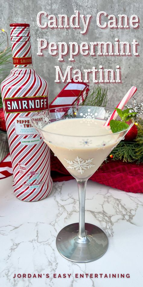 Peppermint Martini Recipe, Smirnoff Peppermint Twist, Peppermint Cocktail, Peppermint Vodka, Xmas Drinks, Christmas Drinks Alcohol Recipes, Peppermint Martini, Christmas Drinks Recipes, Christmas Drinks Alcohol