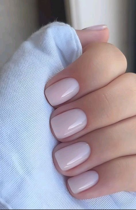 Minimal Natural Nails, Healthy Nails Color Ideas, Gel Nail One Color, Manicures Natural Nails, Light Nails Ideas Short, Engagement Nails Light Pink, Natural Luminary Nails, Short Pale Nails, Pale Gel Nails