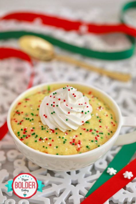 Mug Sugar Cookie! Just in time for the holidays (or let's be honest, whenever you want), it's nice to be able to make just ONE sugar cookie instead of a billion. #microbaking #mugcookie #sugarcookie #microwave #microwavedessert Mug Sugar Cookie, Mug Cookie Recipes, Microwave Mug Recipes, Microwave Mug, Cookie In A Mug, Chocolate Scones, Bigger Bolder Baking, Fat Pants, Wheat Recipes