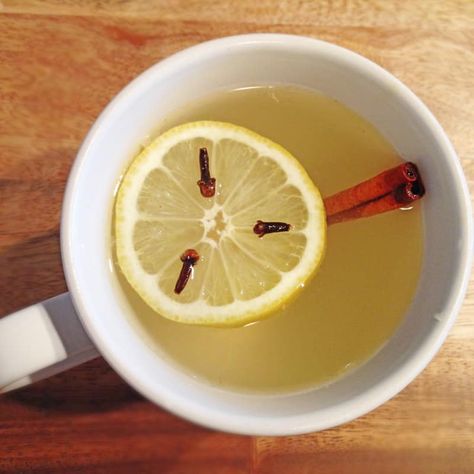 Drinking Warm Lemon Water, Toddy Recipe, Warm Lemon Water, Water In The Morning, Stomach Ulcers, Hot Toddy, Local Honey, Lemon Wedge, Vitamin K