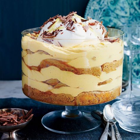 Pumpkin Tiramisu Thanksgiving Pumpkin Recipes, Pumpkin Tiramisu, Gingerbread Trifle, Desserts Bread, Pumpkin Mousse, Pane Dolce, Desserts Christmas, Trifle Dish, Trifle Recipe