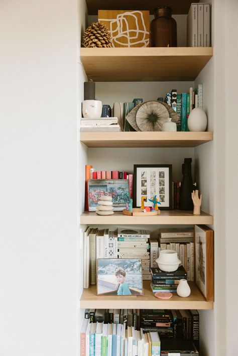 Deep Built In Shelves, Deep Bookshelves, Beautiful Bookshelf, Art Studio Room, Bookshelf Styling, Interior D, Bookshelf Decor, Home Office Space, Shelf Styling