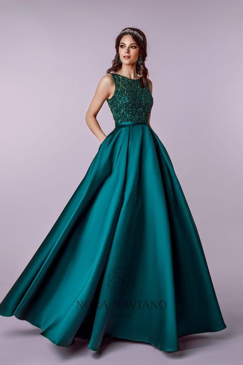 8142 green Bridesmaid Dresses Gowns, Teal Green Dress, Frocks And Gowns, Long Green Dress, Reception Gown, Trending Ideas, Simple Gowns, Party Frocks, Bridal Dress Fashion