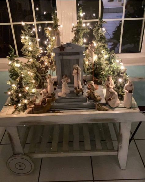 Nativity Village Display, Christmas Manger Decor, Indoor Manger Scene, Nativity Scene Table Decor Ideas, Nativity Scene Set Up Ideas, Christmas Crib Decor Ideas, Willow Nativity Display Ideas, Nativity Displays In Home, Nativity Under Christmas Tree