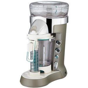 Margaritaville Blender Recipes: 6 delicious ideas - Kitchen Habit Margaritaville Frozen Concoction Maker, Frozen Drink Makers, Strawberry Daiquiri Mix, Smoothie Machine, Margarita Machine, Blender Smoothie, Frozen Margaritas, Smoothie Blender, Drink Mixer