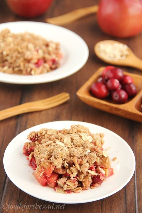 Healthy Cranberry Apple Crisp | Amy's Healthy Baking Cranberry Crumble Recipe, Apple Cranberry Crisp Recipe, Cranberry Apple Crumble, Cranberry Recipes Dessert, Apple Rhubarb, Vanilla Bean Scones, Crumble Recipes, Oat Crumble Topping, Breakfast Savory