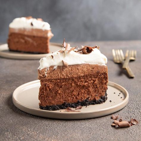 Copycat The Cheesecake Factory Chocolate Mousse Cheesecake Cheesecake Mousse Recipe, Chocolate Mousse Cheesecake, Chocolate Mousse Pie, Chocolate Satin, No Bake Chocolate Cheesecake, Rich Cheesecake, Cream Cheese Pie, Chocolate Cheesecake Recipes, Chocolate Crust