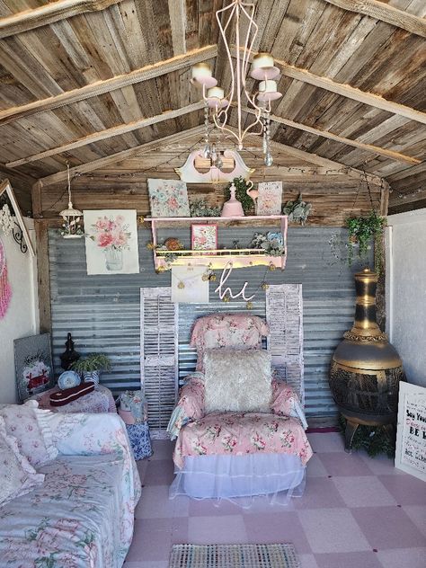 Shabby Chic Shed, She Shed Ideas Interior Small Spaces, Shabby Chic She Shed, Tiny She Shed, Rustic She Shed, She Shed Ideas Interior, She Shed Interior Ideas, Guest House Shed, She Shed Interior