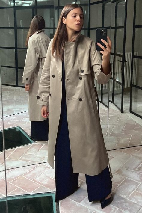 Brooklyn Style, Chic Outerwear, Trench Coat Outfit, Long Trench, Long Trench Coat, Belted Trench Coat, Cardigan Sweater Dress, Leather Shirt, Rain Coat