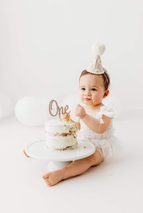 First Birthday Cake Photoshoot, December 1st Birthday Photoshoot, First Year Birthday Photoshoot, Neutral 1st Birthday Photoshoot, Minimalist 1st Birthday Photoshoot, 1st Birthday Girl Photosession, Babies First Birthday Photo Shoot, 1st Birthday Girl Cake Smash, Photoshoot Baby 1 Year