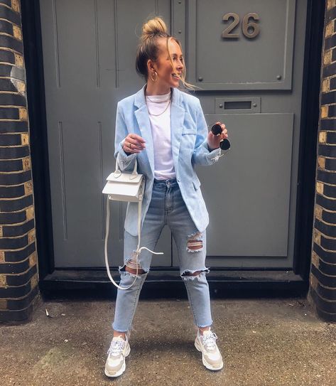 Blazer Outfits Blue, Witte Blazer Outfits, Baby Blue Blazer Outfits For Women, Blazer Blue, Fitted Light Blue Winter Blazer, Elegant Fitted Light Blue Blazer, Light Blue Blazer Street Style, Chic Fitted Light Blue Blazer, Baby Blue Outfits For Women