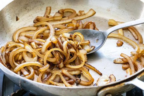 Mushroom Crostini Recipes, Mushroom Crostini, Best French Onion Soup, Caramelized Onions And Mushrooms, Caramelized Onions Recipe, Fancy Appetizers, French Onion Soup Recipe, Onion Soup Recipes, Onion Jam