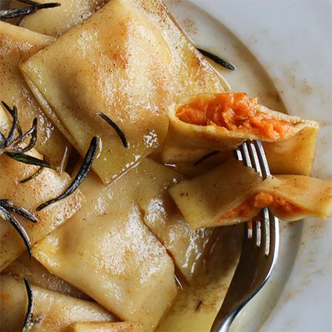 Sweet Potato Ravioli, Potato Ravioli, Ravioli Sauce, Creamy Orzo, Squash Ravioli, Ravioli Filling, Brown Butter Sauce, Butternut Squash Ravioli, Pasta Alternative