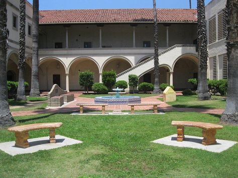 The Senior Patio, Torrance High School by Jodi Summers, via Flickr High School Courtyard, Zombie Punch, Dynasty House, School Courtyard, Sunnydale High School, Beverly Hills High School, California High School, Jason Priestley, Beverly Hill