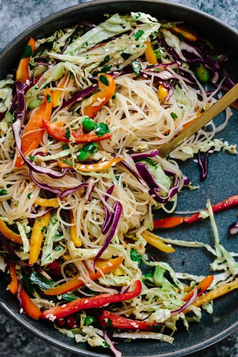 Veggie Rice Noodle Recipes, Vegan Rice Noodle Dishes, Rice Noodle Recipes Healthy, Rice Noodle Dishes Vegetarian, Healthy Rice Noodle Recipes, Noodle Bowl Recipes, Rice Noodle Dishes, Rice Noodle Bowls, Cold Ramen