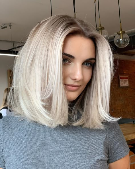 Voluminous Center-Parted Lob Hairstyle Best Side Part Hairstyles For Women, Blonde Lob Thick Hair, Long Bob Haircuts Middle Part, Platinum Long Bob, 2023 Lob Haircuts, Very Long Bob With Layers, Lob With Volume, Center Part Hairstyles Medium, Lob Blowout