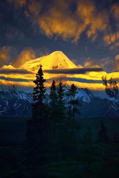 Alaska Alpenglow ~ amazing light by Carlos Rojas - USA Alaska Scenery, Travel Alaska, Alaska Photography, God's Masterpiece, Breathtaking Scenery, Beautiful Scenes, Image Nature, Mountain Living, Ulsan