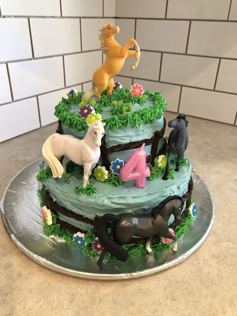 Diy Horse Birthday Cake, Simple Horse Cake, Spirit Birthday Cake, Easy Horse Cake, Spirit Birthday, Horse Cakes, Horse Birthday Cake, Cowgirl Cakes, Farm Animal Cakes