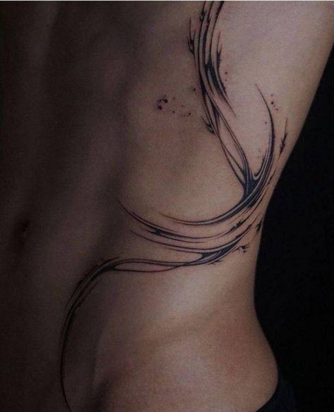 Hip To Stomach Tattoo, Dark Feminine Tattoos Back, Symmetrical Shoulder Tattoos For Women, Abstract Rib Tattoo, Side Waist Tattoos Women, Tattoo Hips Women, Line Rib Tattoo, Side Waist Tattoo, Side Body Tattoos For Women Ribs