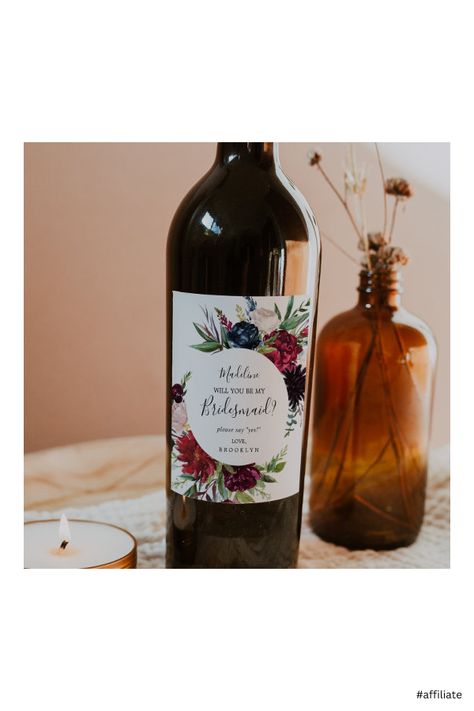 Bridesmaid Proposal Wine, Modern Bridesmaid, Wine Bottle Label, Bachelorette Party Supplies, Asking Bridesmaids, Bachelorette Decorations, Burgundy Bridesmaid, Floral Bridesmaid, Cadeau Photo