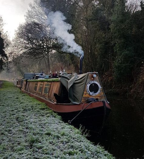 Boat Living, Narrow Boats, Angel Wings Wall Decor, Narrow Boat, Canal Boats, House Boats, Winter Projects, Angel Wings Wall, Boat Interior