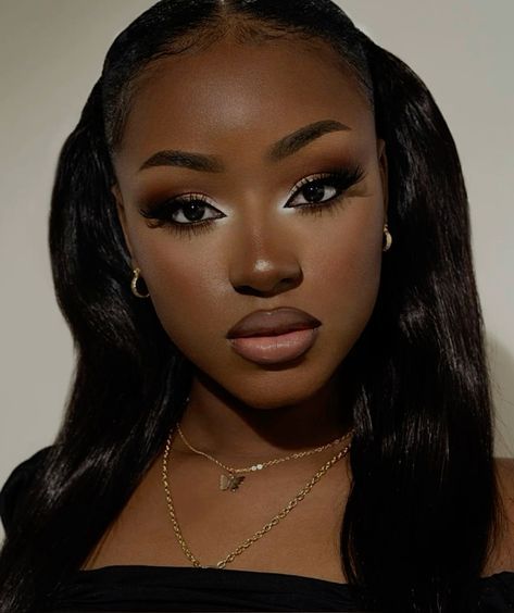 Light Dark Makeup Looks, Siren Eyeshadow Looks, Black Beauty Makeup, Flawless Makeup Black Women, Brown And White Makeup Looks, Makeup With White Waterline, Royalty Makeup Look, Natural Black Makeup Looks, Dark Complexion Makeup