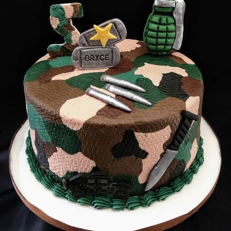 Army Cake Design, Military Birthday Cake, Camo Cakes For Boys, Boys 16th Birthday Cake, Camo Birthday Cakes, Army Birthday Cakes, Camo Cakes, Army Themed Birthday, Camo Cake