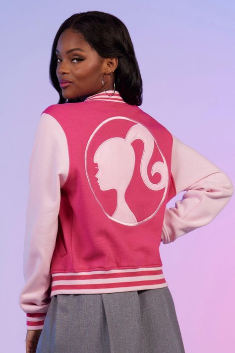 Barbie Printed Varsity Bomber Jacket Barbiecore Outfit, Barbie Silhouette, Barbie Ponytail, Barbie Logo, Shoes Ideas, Varsity Jackets, Outfit Chic, Cozy Jacket, Tall Hoodies