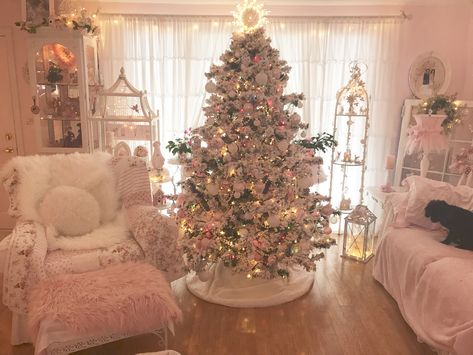 Soft Girl Christmas, Blush Pink Aesthetic, Healthy Food Vegan, Pink Christmas Bedroom, Christmas Tree Aesthetic, Spa Aesthetic, Aesthetic Self Care, Rich Lifestyle Luxury, Xmas Vibes