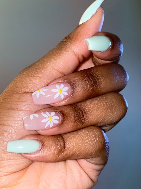 Daisies Nails, Nails Green Aesthetic, Country Nails, Nail Board, Back To School Nails, Green Nail Designs, Daisy Nails, Nails Green, Green Nail