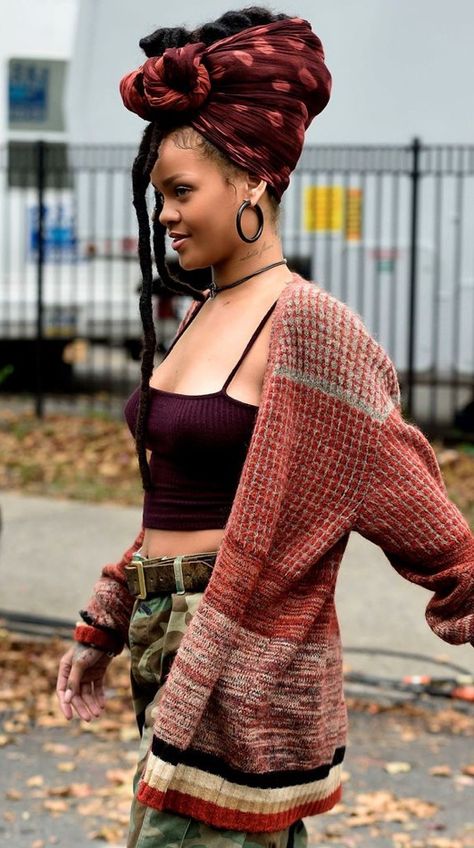 ✨✨pinterest: xoshawtyy✨ Looks Rihanna, Black Hippy, Hippie Mode, Head Wrap Styles, Estilo Hippy, Mode Hippie, Rihanna Style, Earthy Outfits, Estilo Hippie